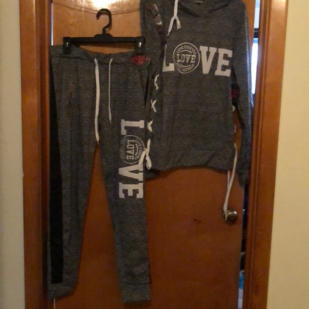 Thrill 94 sweat suit